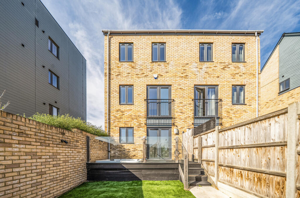 House in Dartford, Castle Hill, Ebbsfleet Valley - View 5