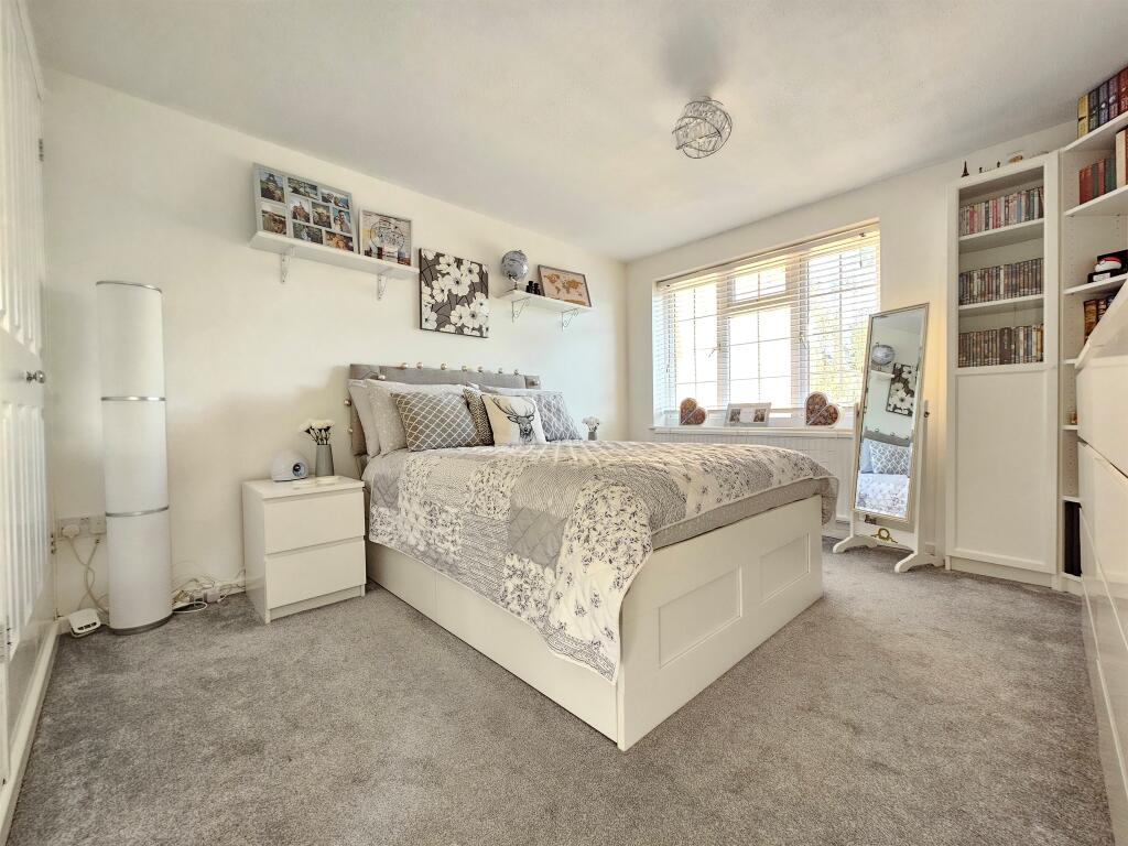 Apartment in Reading, Lower Earley, Earley - More