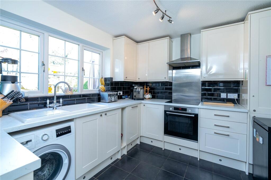 Wells Close, Grantham, Lincolnshire, NG31 - View 2