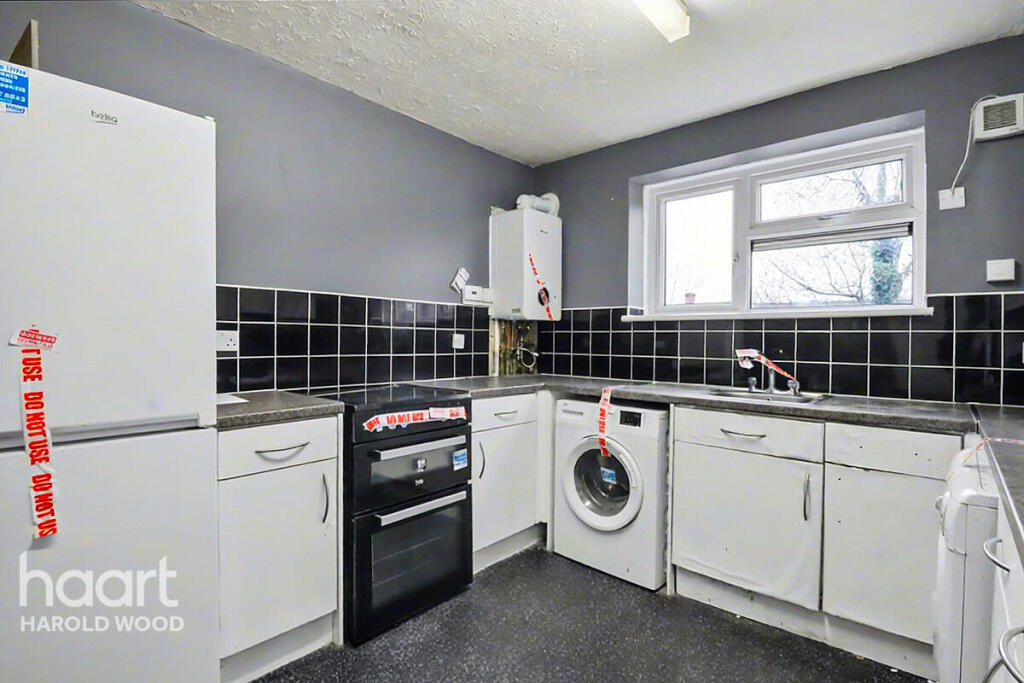 Redruth Road, Harold Hill photo 2