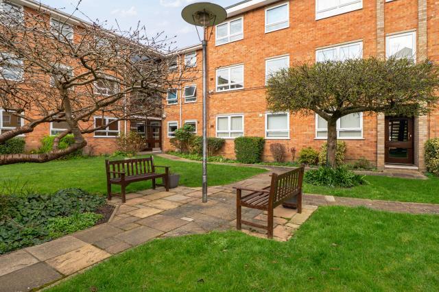 Apartment in South Oxfordshire, Henley-on-Thames - View 2