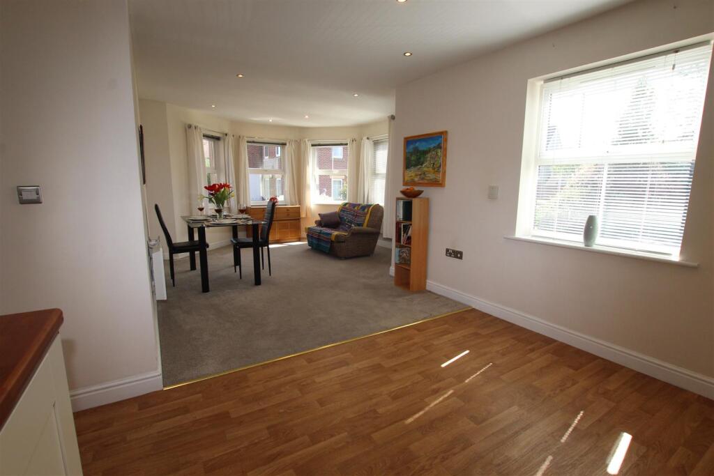Apartment in Lincoln, Glebe Park - View 3