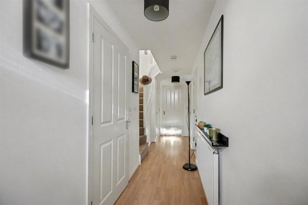Wharton Crescent, Beeston photo 4