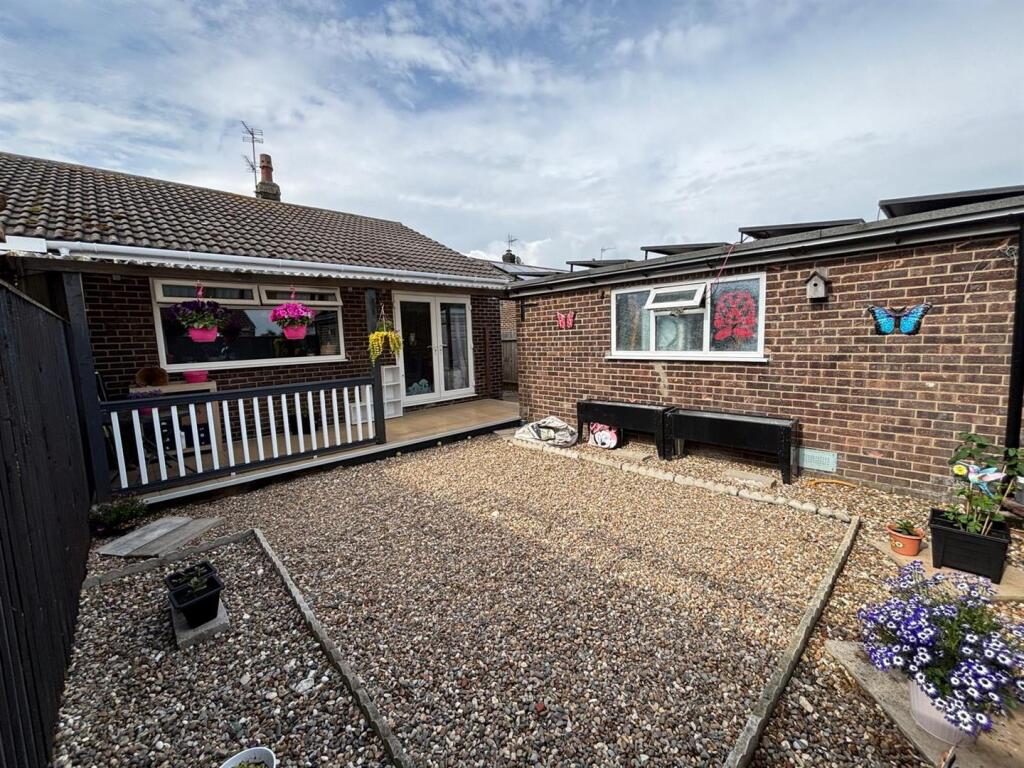 Elm Grove, Aldbrough, Hull – další