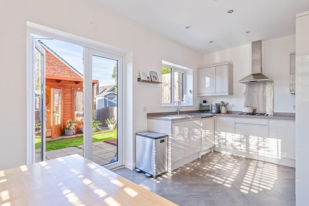 House in Newport - View 5