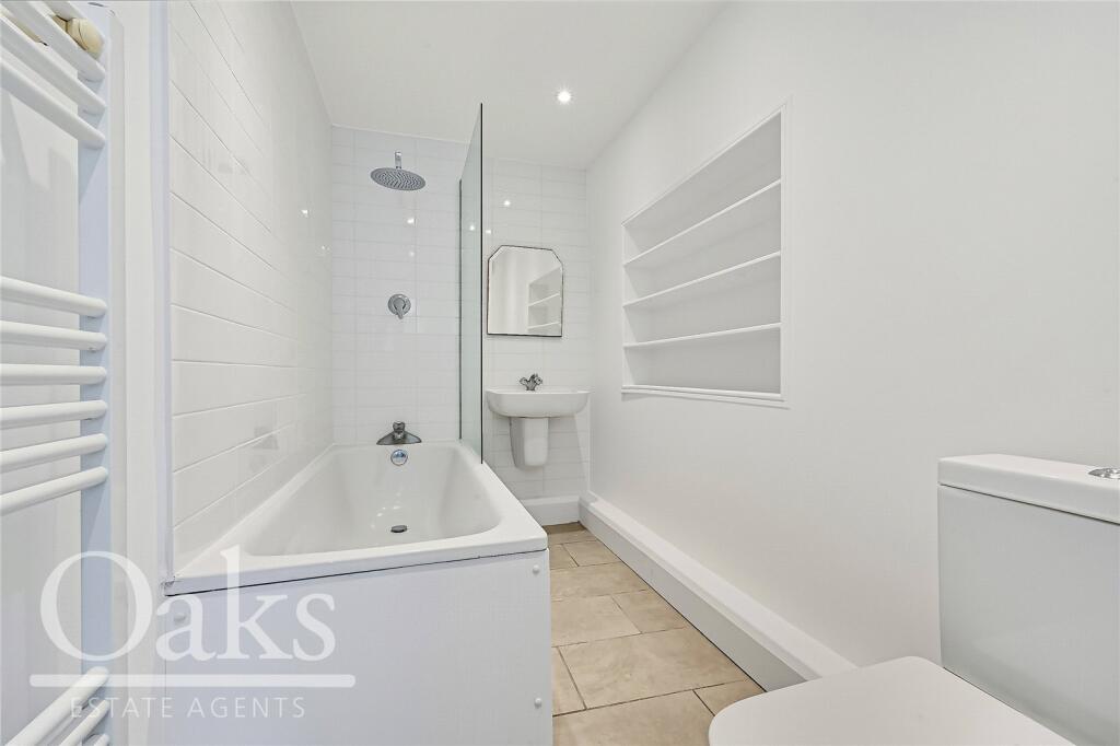 House in London, Addiscombe - More