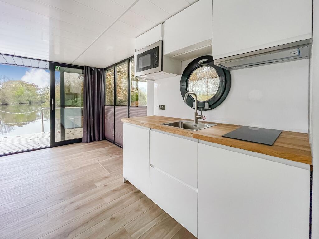 Apartment in Roedean, Brighton Marina - More