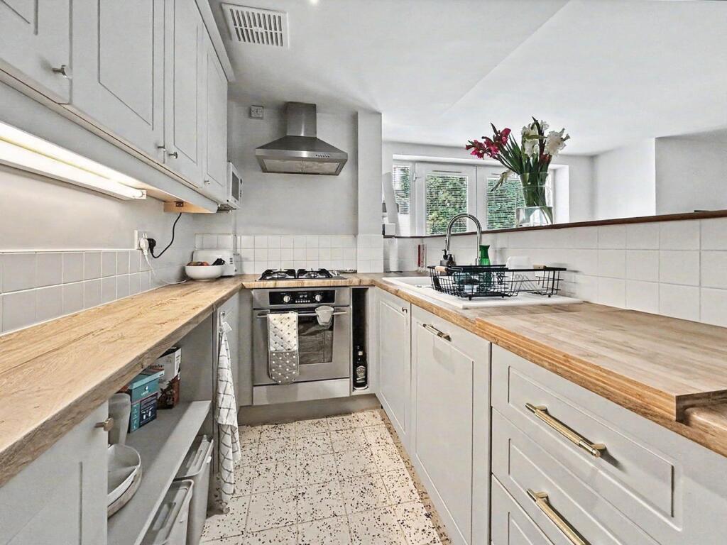 Main image of property: Flat 2, Woodside Court, Broadgate Lane, Horsforth, Leeds