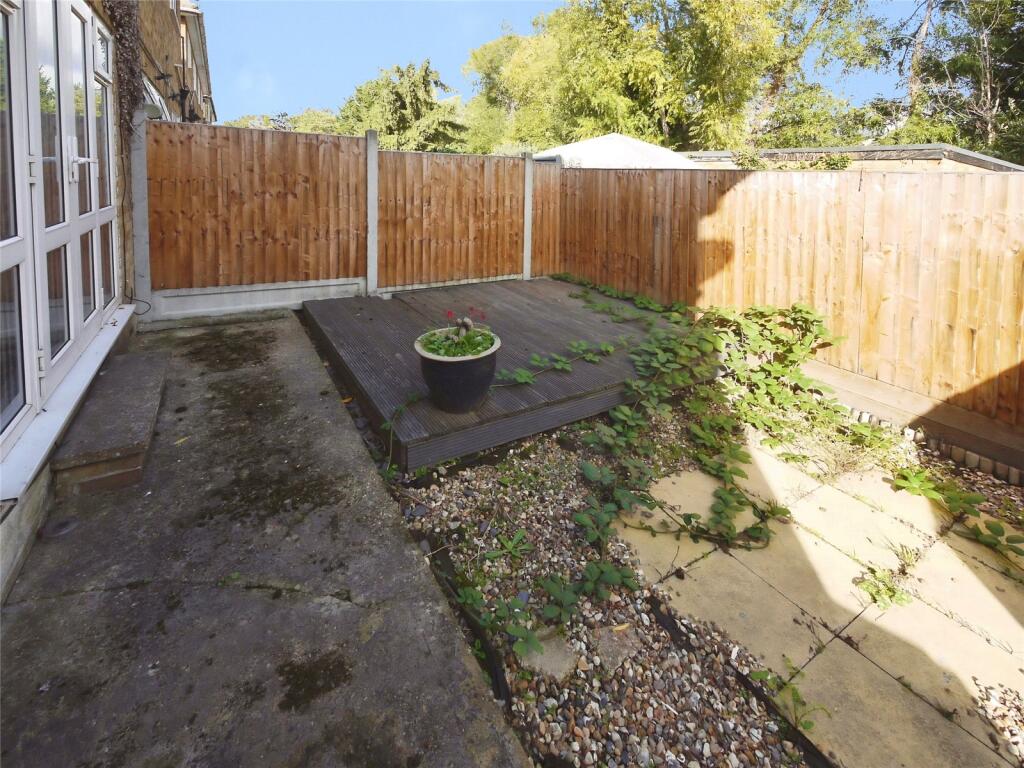 Apartment in Brentwood, Essex - View 5