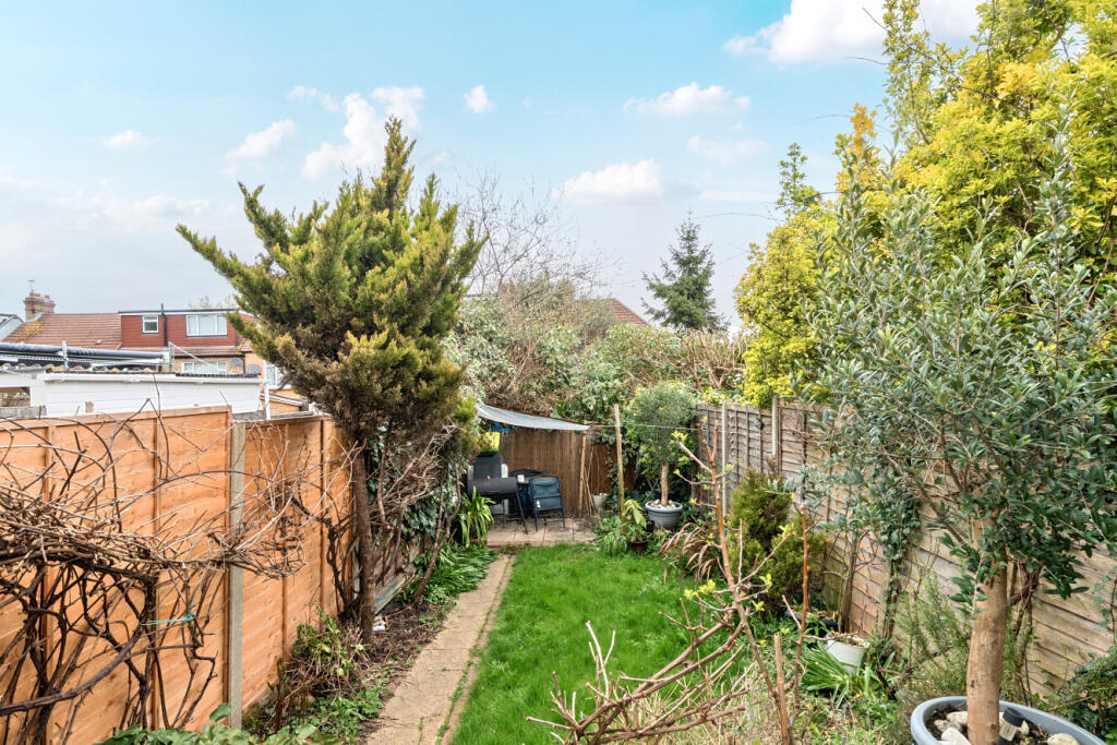 Evesham Road, Bounds Green, London, N11 - View 5