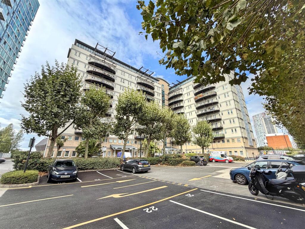 Main image of property: High Street, London