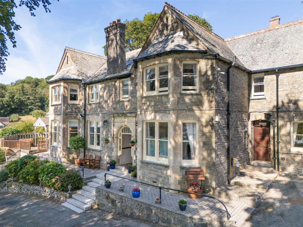 Main image of property: Looe