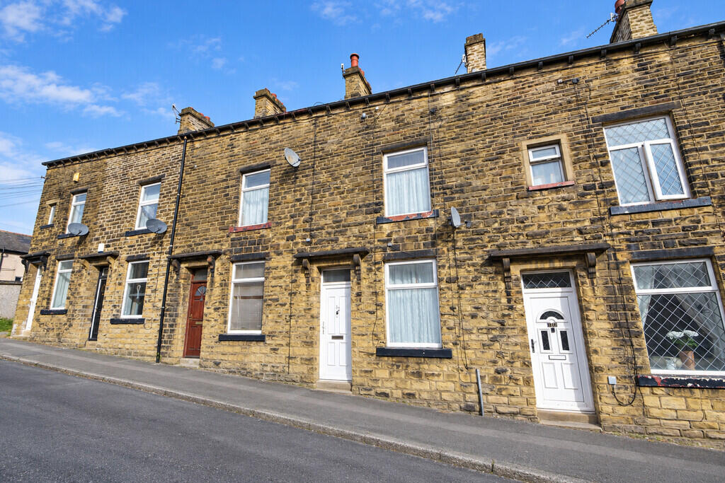 3-bed terraced on Rawling Street, Ingrow, £95,000