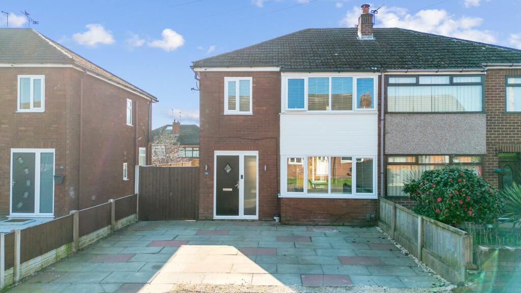 3-bed semi-detached on The Close, Haydock, WA11, £200,000
