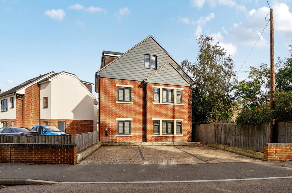 Main image of property: Blenheim Road, Kidlington, Oxford