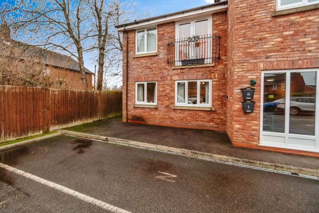 2-bed flat on Hednesford Road, Cannock, WS12, £160,000