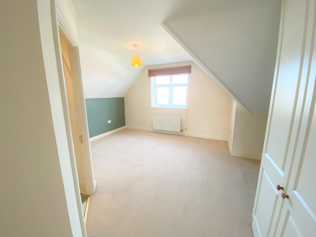 Apartment in Christchurch, Pokesdown, Bournemouth - View 5