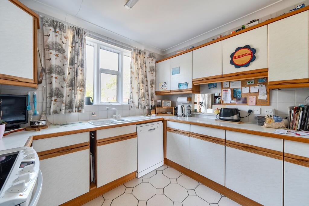House in London, Hatch End - View 5