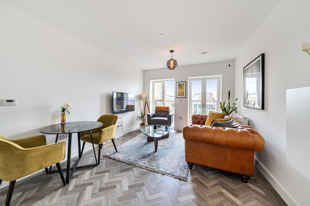 Apartment in Southall - View 3