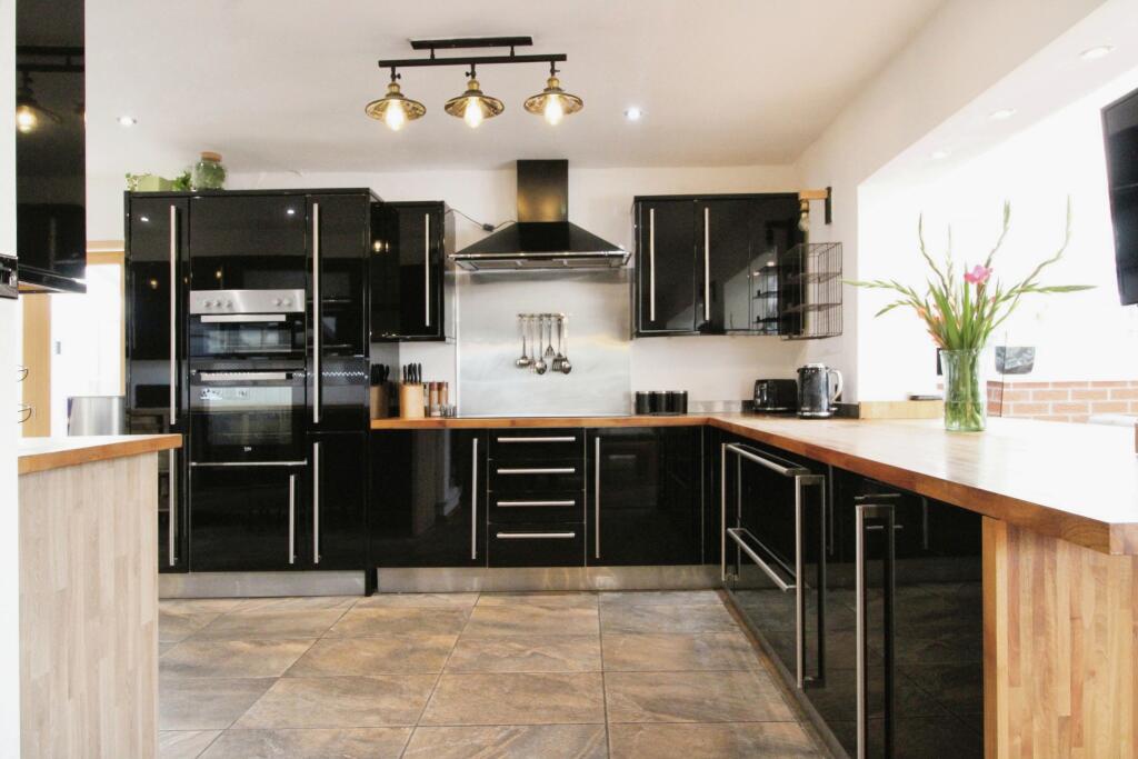 Matthew Road, Rhoose, CF62 photo 3