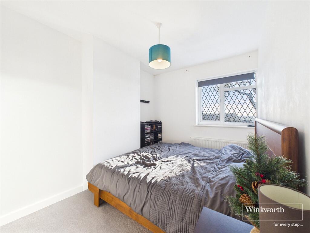 House in London, Kingsbury - More
