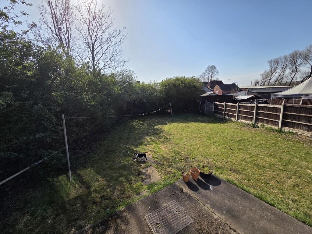 Arundel Avenue, Dalton photo 4
