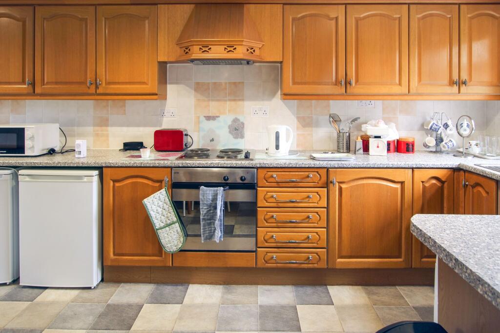 House in North West Leicestershire, Measham - More