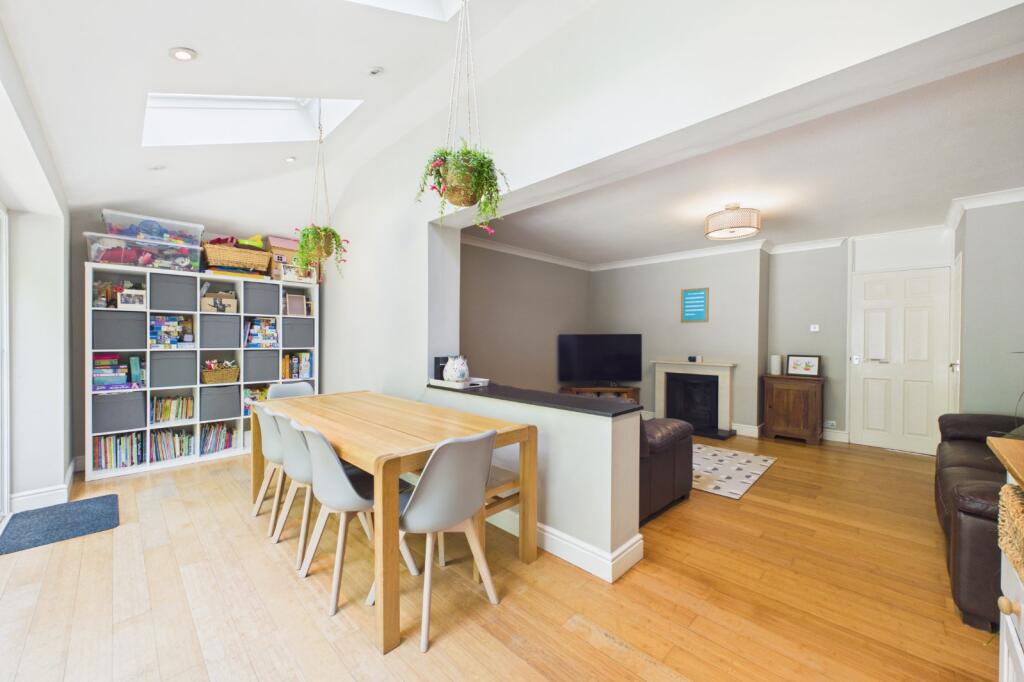 House in Wokingham - More