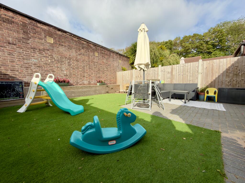 Ellwood Crescent, Wollaton, NG8 photo 4