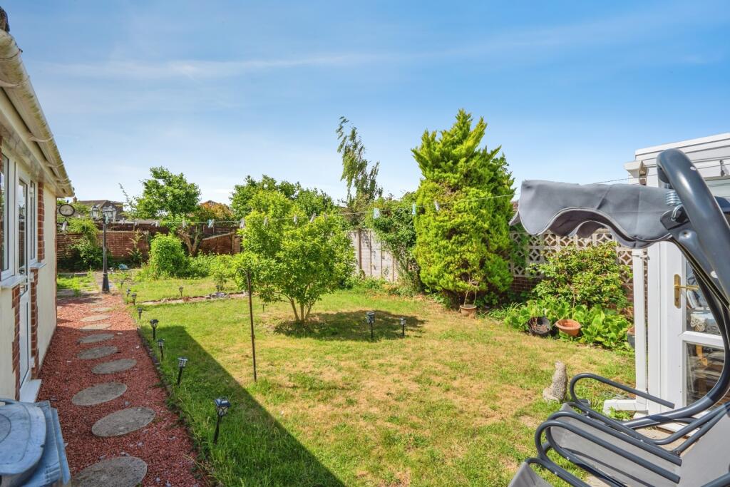 Haslar Crescent, Waterlooville, Hampshire, PO7 - View 3