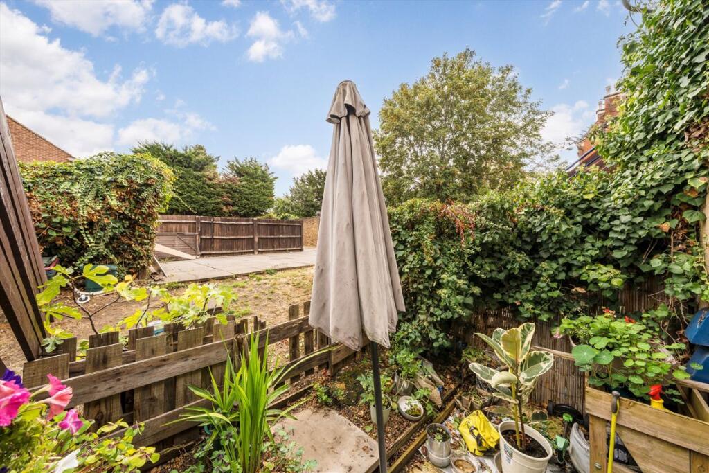 Apartment in Twickenham - View 4