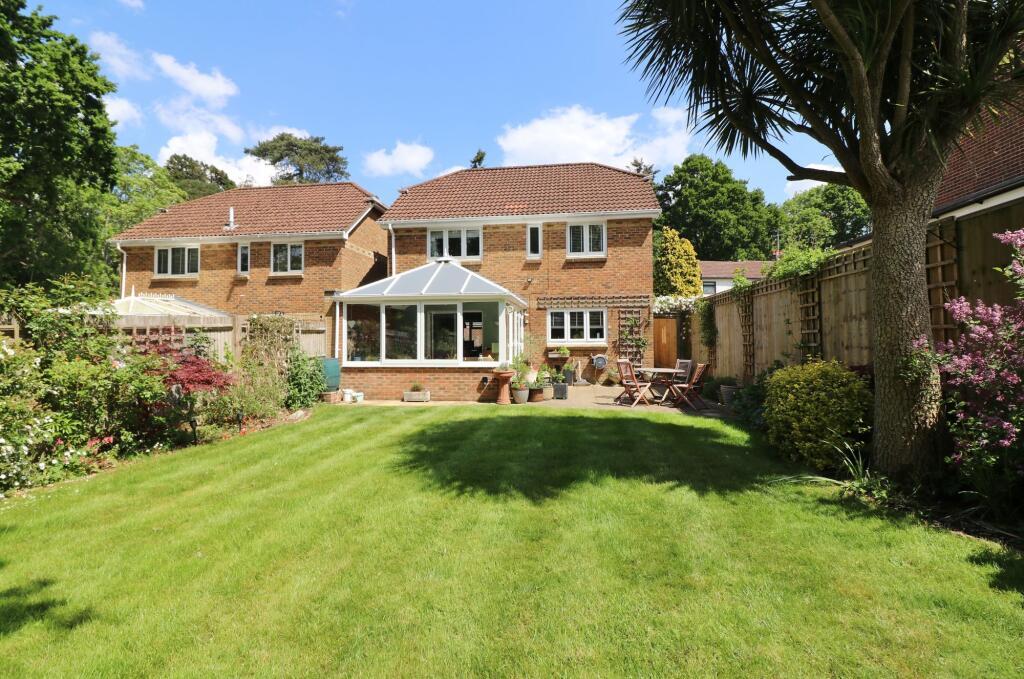 Main image of property: High Street, West End, SO30