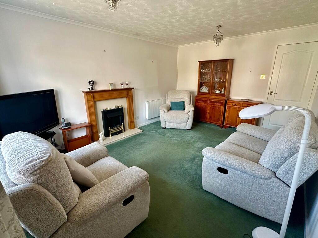 Gunville Crescent, Bournemouth photo 3