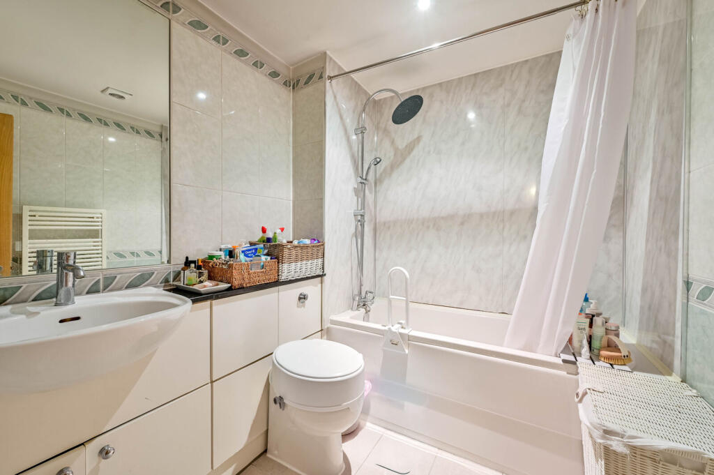 Apartment in London - More