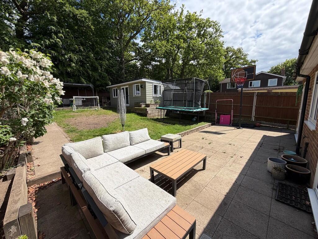Grayswood Drive, Mytchett, Camberley photo 4