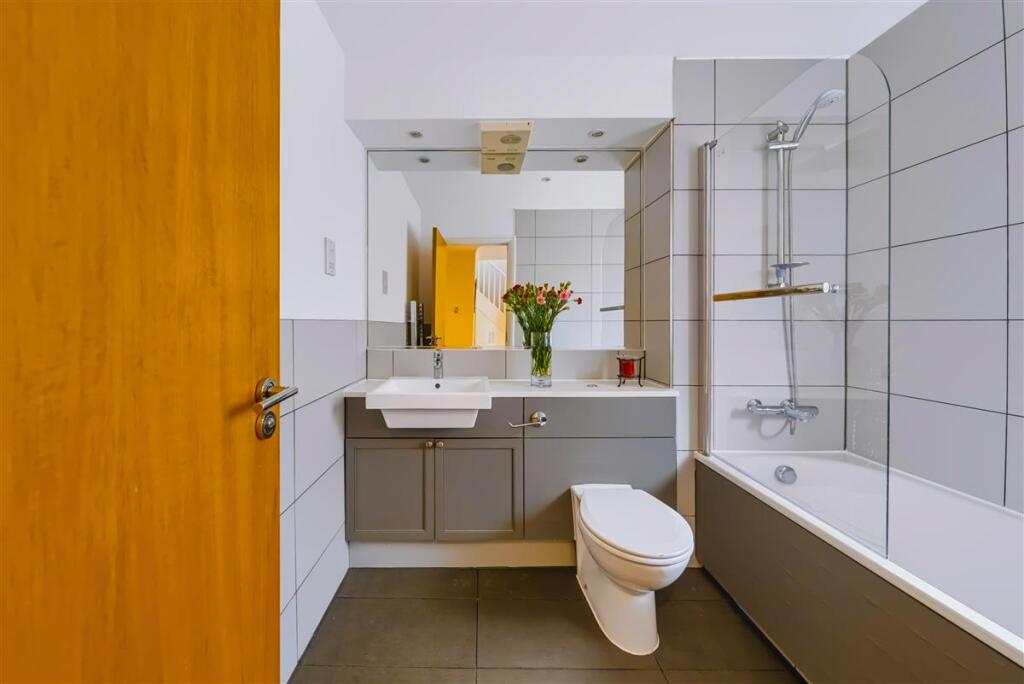 Apartment in London, Clapham - More