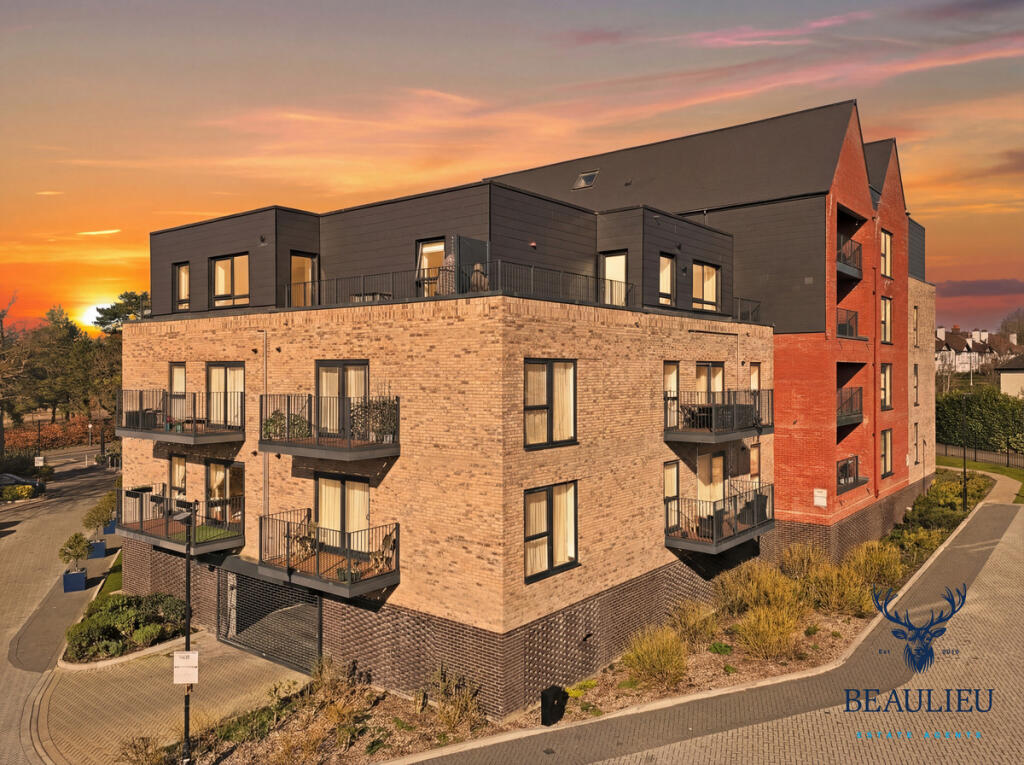 Main image of property: London Road, Brentwood, CM14 4