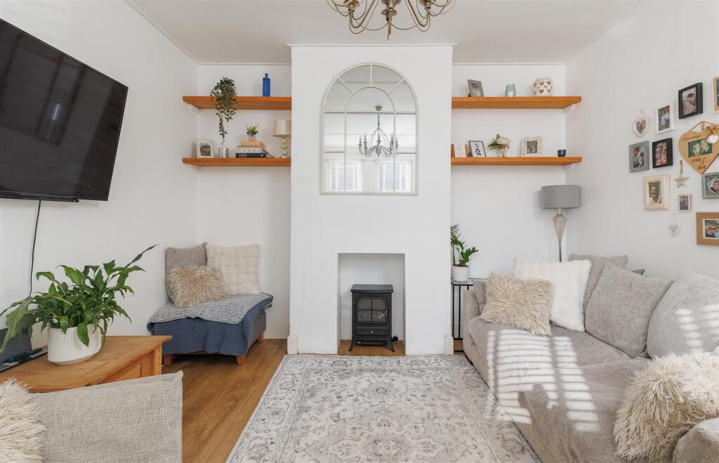 House in Portsmouth - More