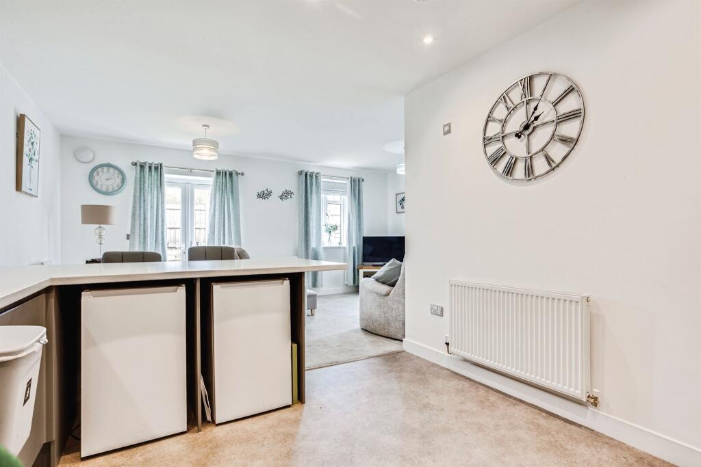 Sanderson Way, Wakefield photo 3