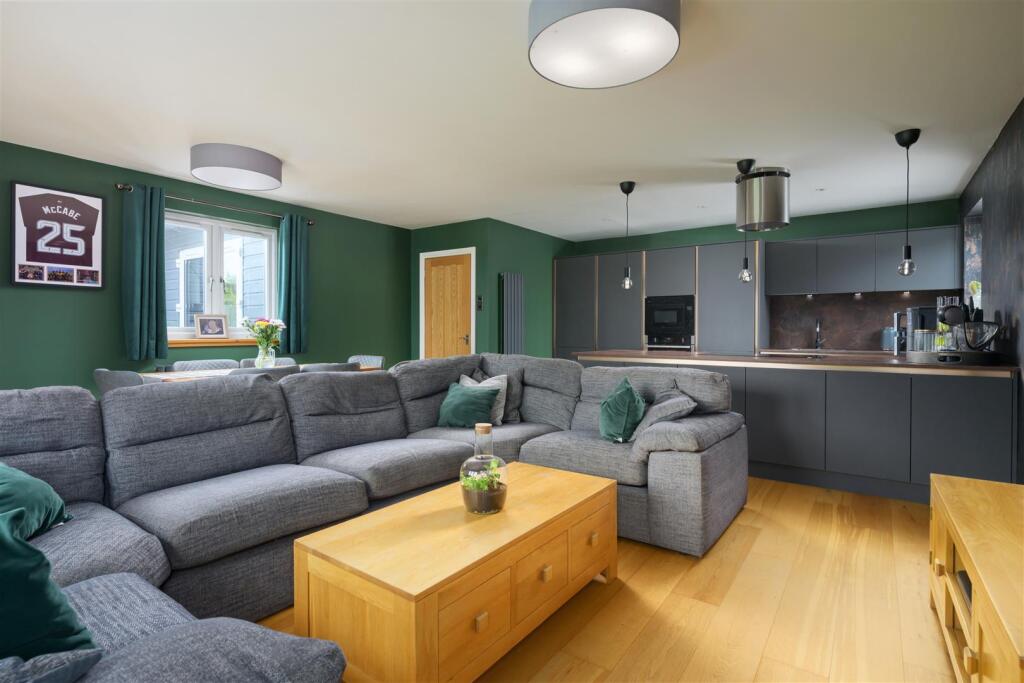 House in Burrelton, Brunty - View 4