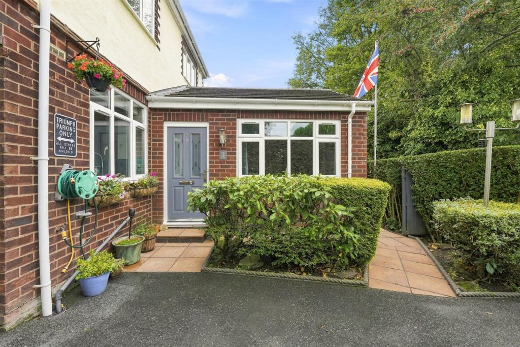House in Macclesfield, Cheshire East - More
