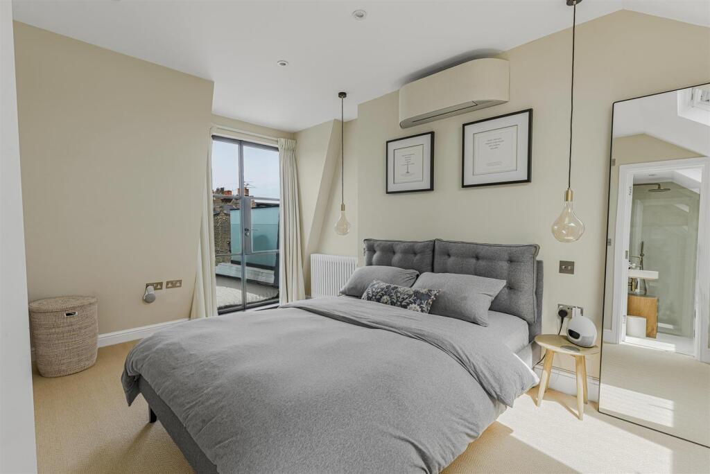 Apartment in London - More