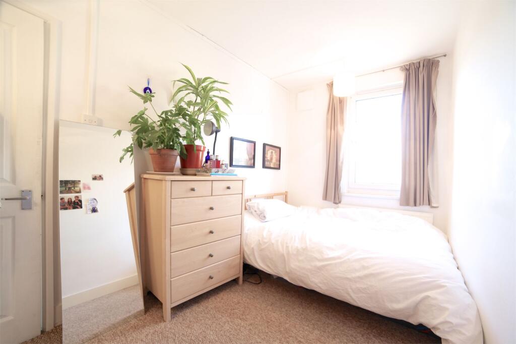 Apartment in London - View 5