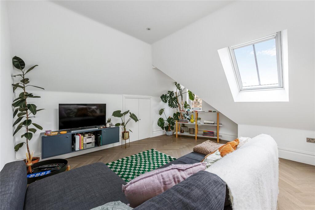 Apartment in London - View 5