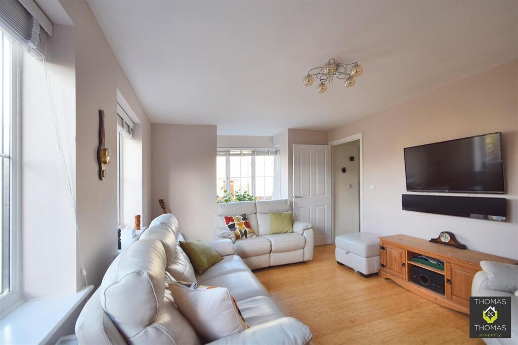 House in Tewkesbury, Watermead, Brockworth - View 4