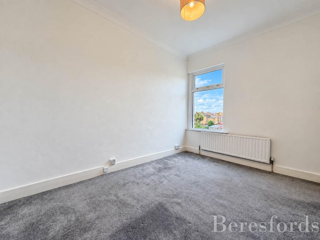 House in Romford - More