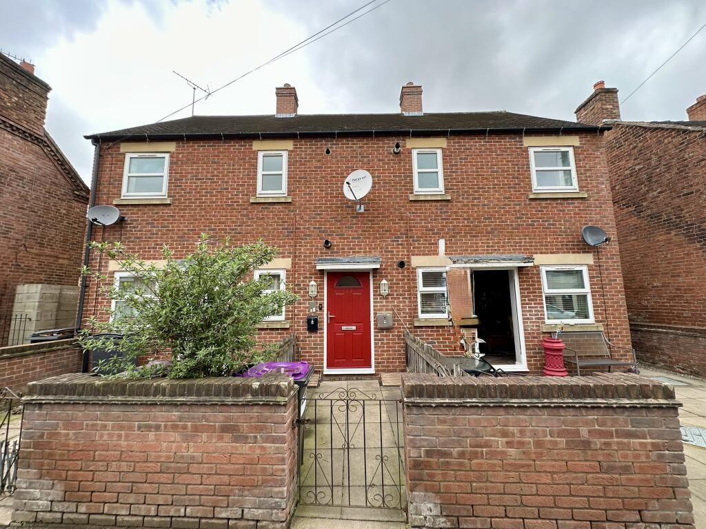 Main image of property: Flat 3, 72 Shrewsbury Road, Market Drayton, Shropshire TF9 3DL