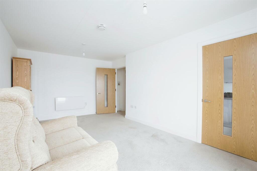 Sewardstone Road, Waltham Abbey photo 3