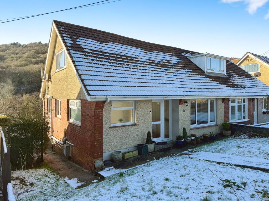Main image of property: Tan Y Lon, Clydach, Swansea, SA6 5JE