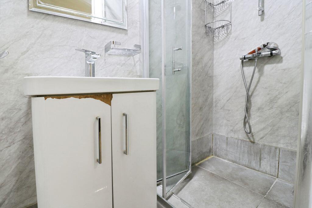 House in Slough, Colnbrook with Poyle - More